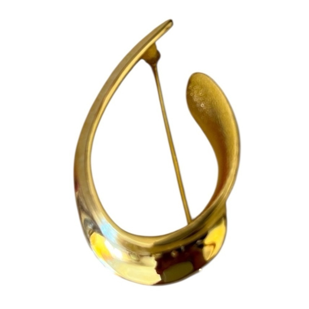 VINTAGE JONES NEW YORK CURLED ABSTRACT GOLD TONE FASHION BROOCH